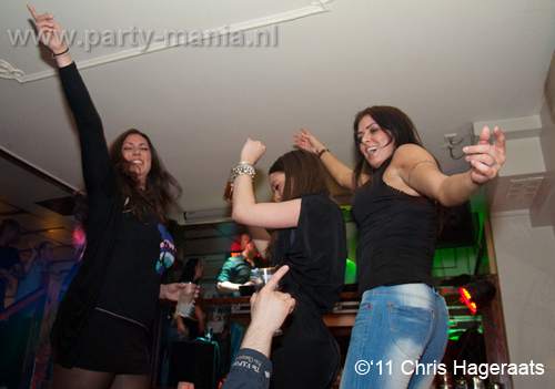 110402_072_de_dans_taveerne_partymania_denhaag