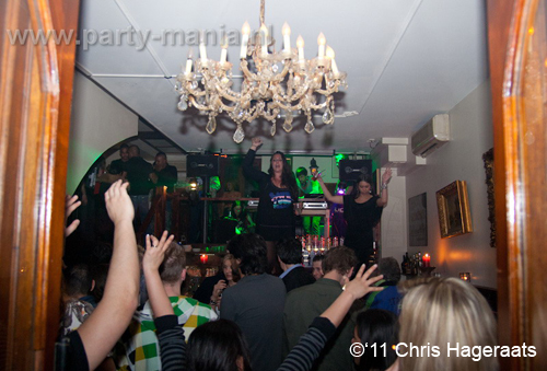 110402_074_de_dans_taveerne_partymania_denhaag