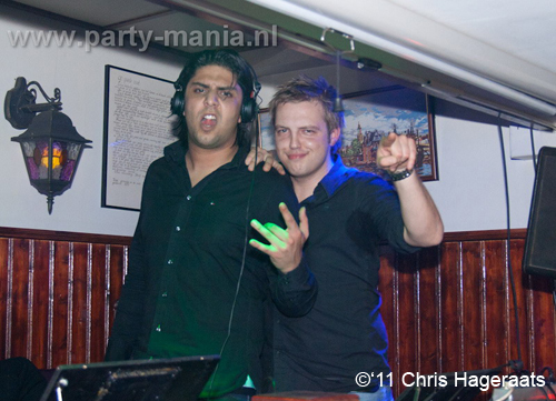 110402_076_de_dans_taveerne_partymania_denhaag