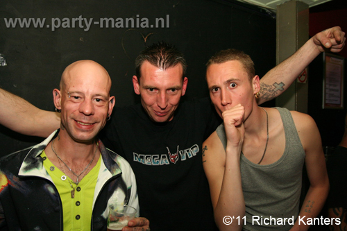 110416_105_beukgevaar_bazart_partymania_denhaag