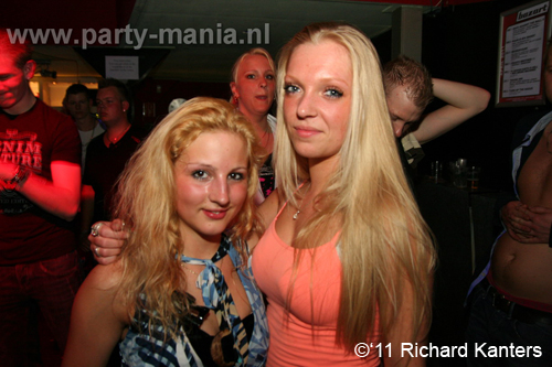 110416_107_beukgevaar_bazart_partymania_denhaag