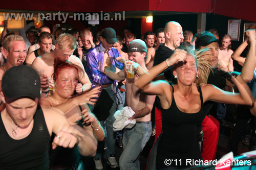 110416_139_beukgevaar_bazart_partymania_denhaag