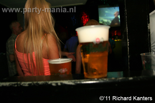 110416_142_beukgevaar_bazart_partymania_denhaag