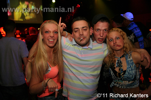 110416_143_beukgevaar_bazart_partymania_denhaag