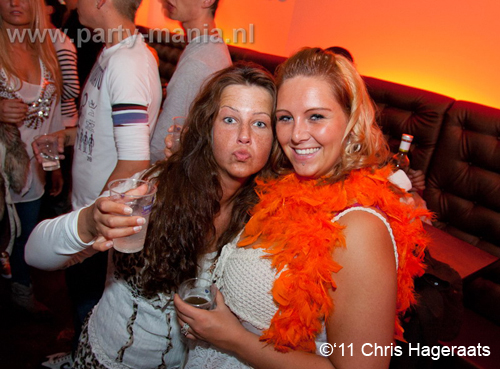 110429_137_luden_partymania_denhaag