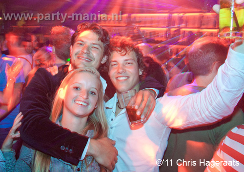 110528_075_manjefiek_club_leparis_partymania_denhaag