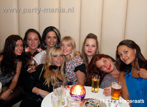 110528_082_manjefiek_club_leparis_partymania_denhaag