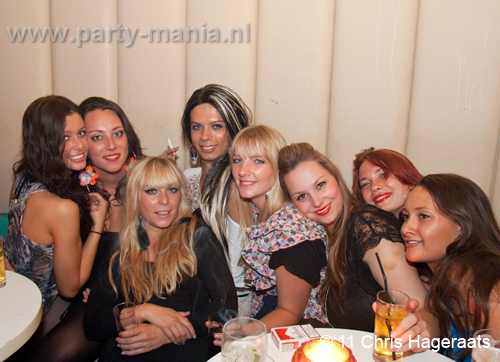 110528_084_manjefiek_club_leparis_partymania_denhaag