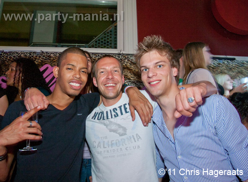 110528_113_manjefiek_club_leparis_partymania_denhaag