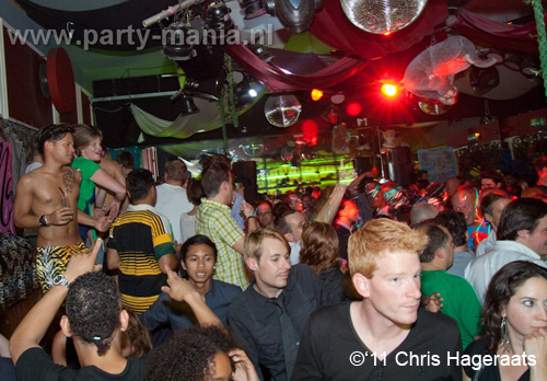 110528_118_manjefiek_club_leparis_partymania_denhaag