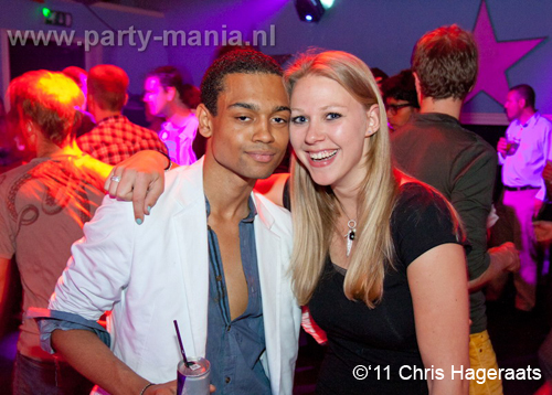 110528_141_manjefiek_club_leparis_partymania_denhaag