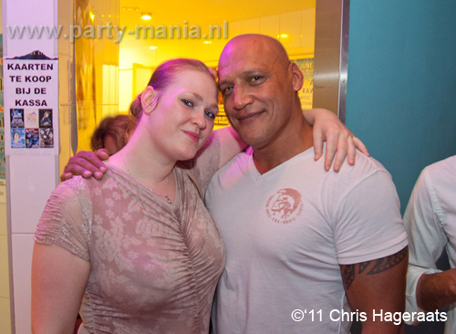 110528_145_manjefiek_club_leparis_partymania_denhaag