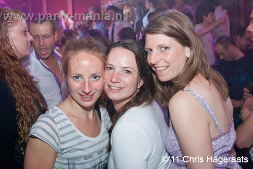 110528_147_manjefiek_club_leparis_partymania_denhaag