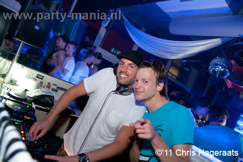 110528_148_manjefiek_club_leparis_partymania_denhaag