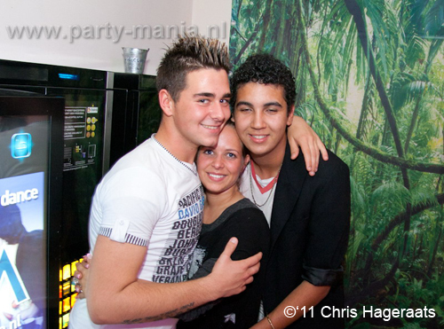 110528_153_manjefiek_club_leparis_partymania_denhaag