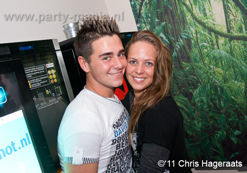 110528_154_manjefiek_club_leparis_partymania_denhaag