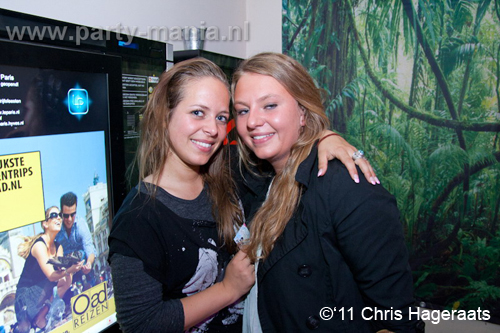 110528_155_manjefiek_club_leparis_partymania_denhaag