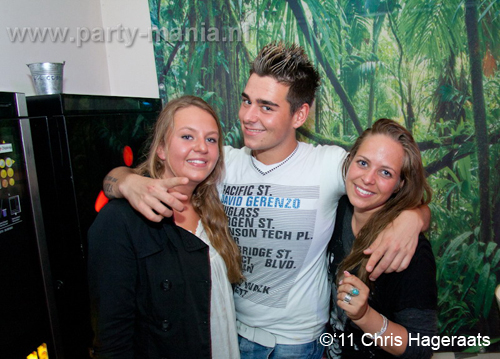 110528_157_manjefiek_club_leparis_partymania_denhaag