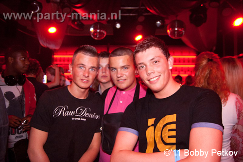 110617_083_maximaal_club_leparis_partymania_denhaag