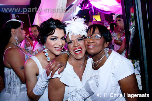 110625_064_manjefiek_club_leparis_partymania_denhaag