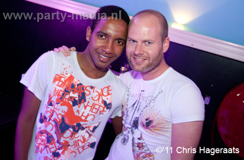 110625_096_manjefiek_club_leparis_partymania_denhaag