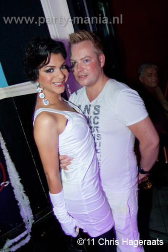 110625_099_manjefiek_club_leparis_partymania_denhaag