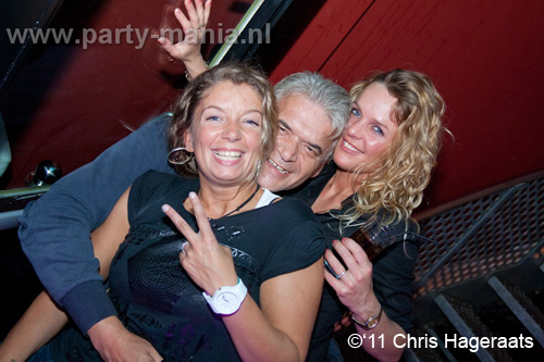 110625_101_manjefiek_club_leparis_partymania_denhaag