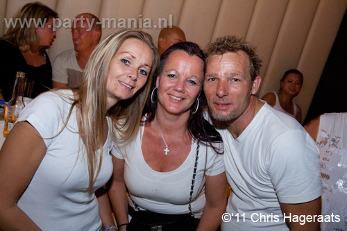 110625_119_manjefiek_club_leparis_partymania_denhaag