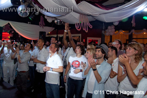 110625_125_manjefiek_club_leparis_partymania_denhaag