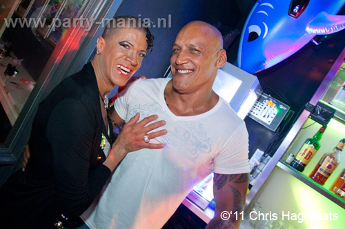 110730_097_manjefiek_club_leparis_partymania_denhaag