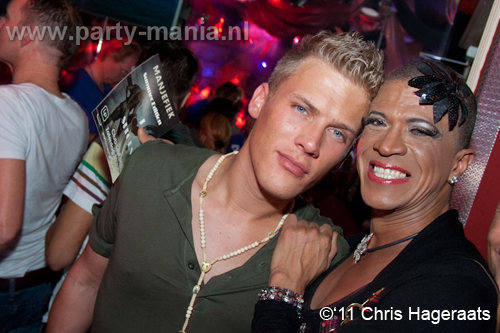 110730_111_manjefiek_club_leparis_partymania_denhaag