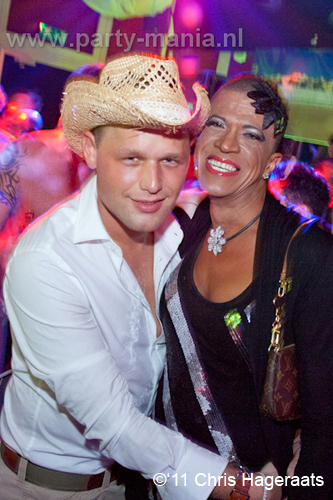 110730_118_manjefiek_club_leparis_partymania_denhaag