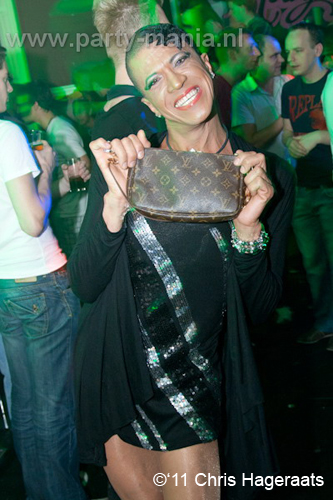 110730_127_manjefiek_club_leparis_partymania_denhaag