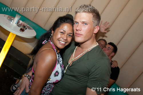 110730_140_manjefiek_club_leparis_partymania_denhaag