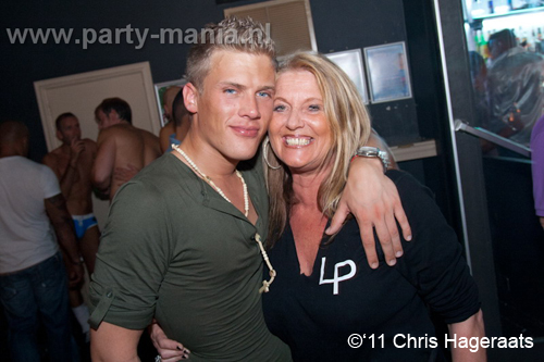 110730_142_manjefiek_club_leparis_partymania_denhaag