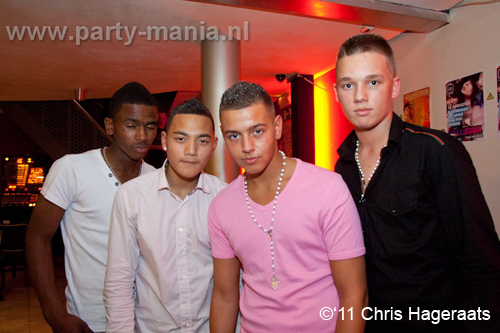 110820_110_dopenez_club_leparis_partymania_denhaag