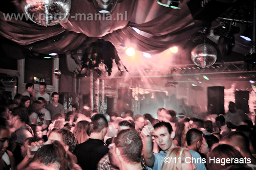 110820_132_dopenez_club_leparis_partymania_denhaag