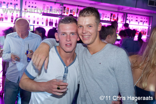 110820_142_dopenez_club_leparis_partymania_denhaag