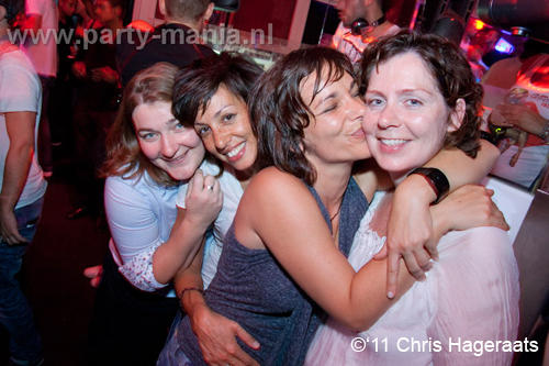 110827_066_manjefiek_club_leparis_partymania_denhaag