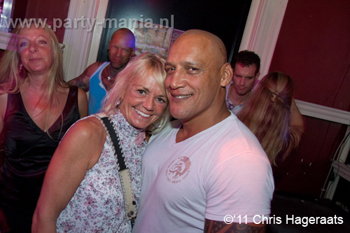 110827_087_manjefiek_club_leparis_partymania_denhaag