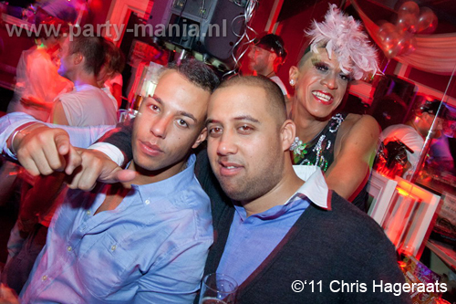 110827_095_manjefiek_club_leparis_partymania_denhaag