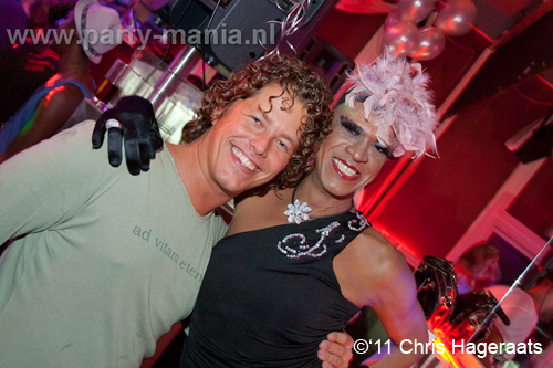 110827_097_manjefiek_club_leparis_partymania_denhaag