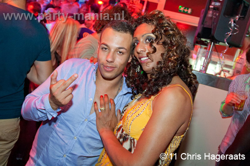 110827_098_manjefiek_club_leparis_partymania_denhaag