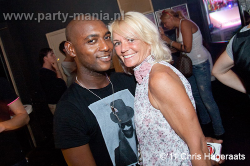 110827_103_manjefiek_club_leparis_partymania_denhaag