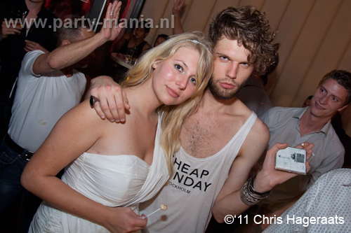 110827_108_manjefiek_club_leparis_partymania_denhaag