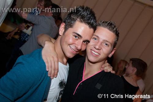 110827_109_manjefiek_club_leparis_partymania_denhaag