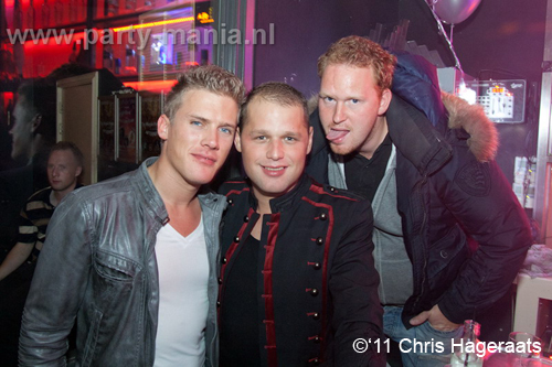 110827_127_manjefiek_club_leparis_partymania_denhaag