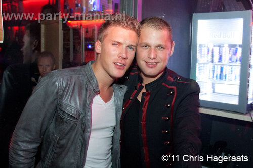 110827_128_manjefiek_club_leparis_partymania_denhaag