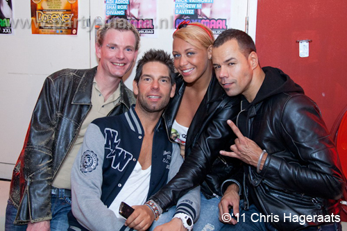 110827_129_manjefiek_club_leparis_partymania_denhaag