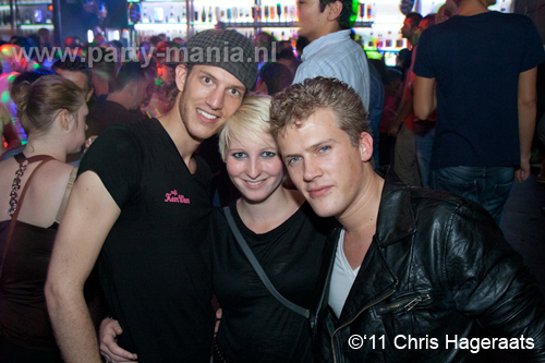 110924_080_manjefiek_club_leparis_partymania_denhaag 